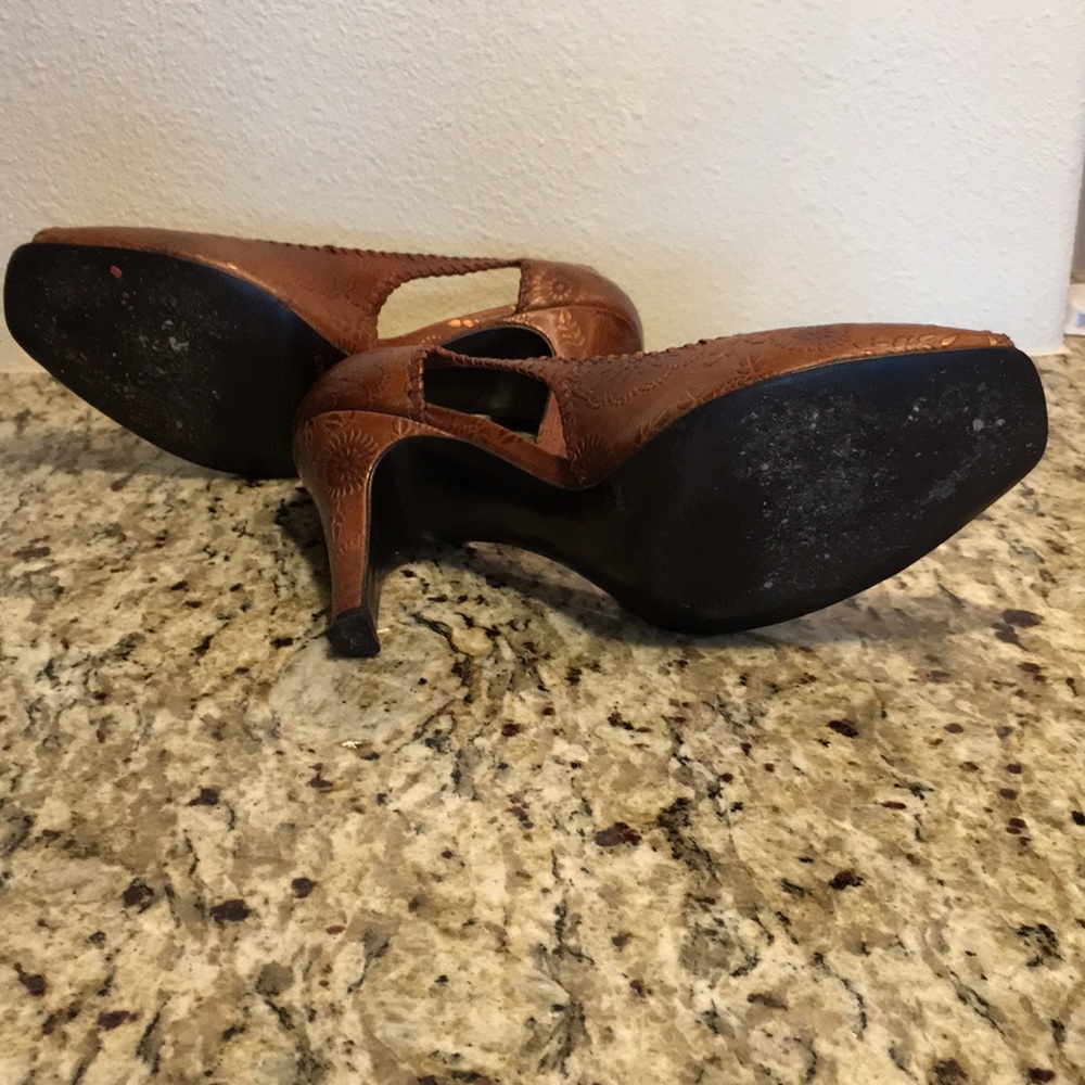 Brown BCBG girls pump shoes - Picture 3 of 5